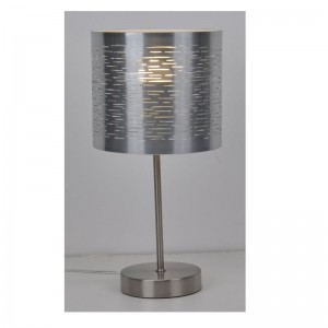 Modern bordslampa med laserskärad skugga