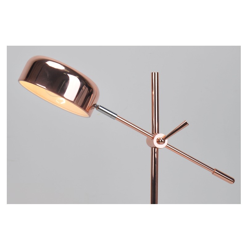 Bordslampa med metallskärm och justeringsfunktion