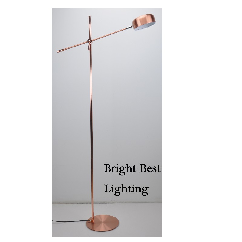 Golvlampa med justeringsfunktion och platt bas