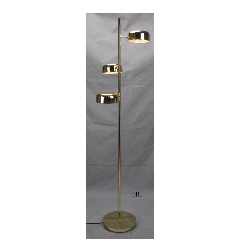 Golvlampa med metallskärm och justera funktion
