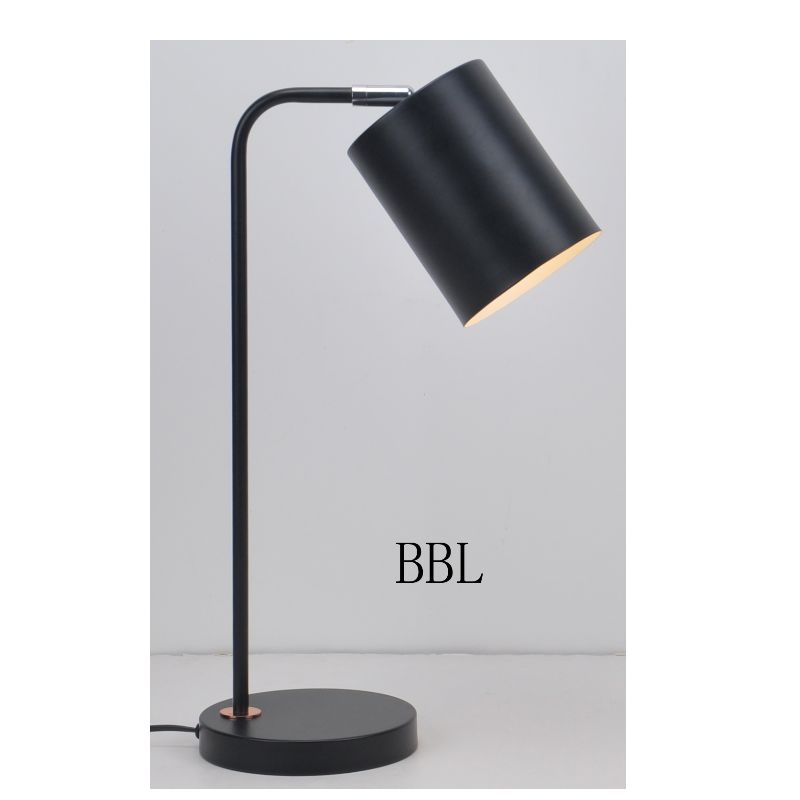Bordslampa med metallskärm och justera skuggfunktion