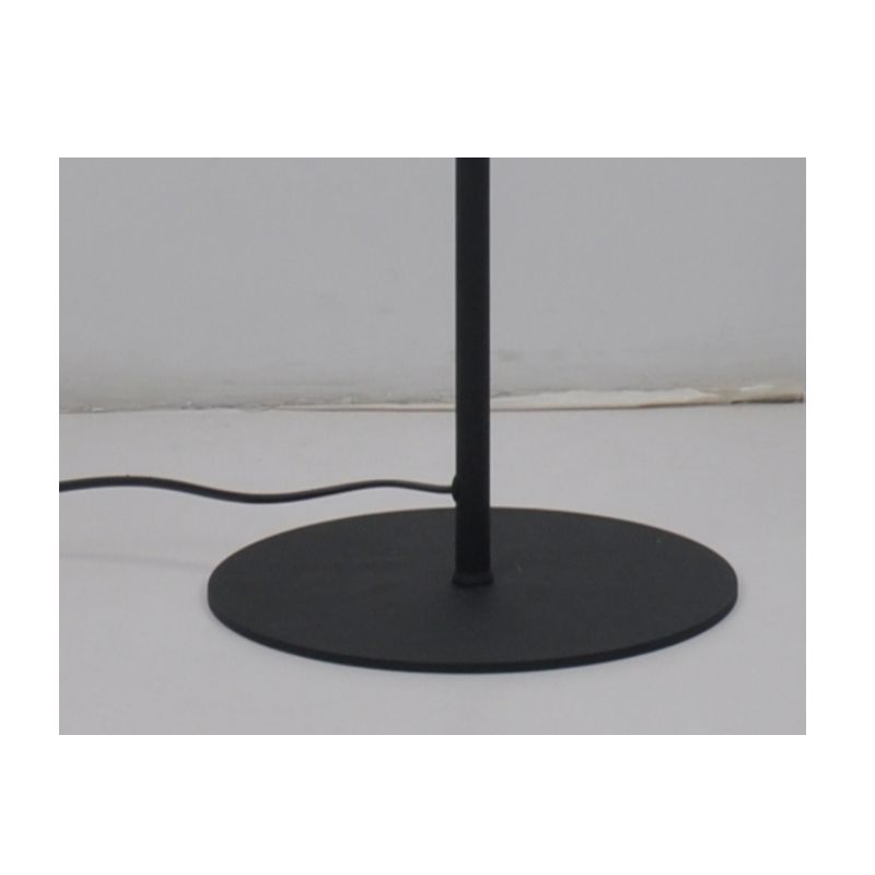 Golvlampa med metallskärm och justera skuggfunktion, platt bas