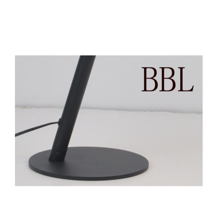 LED-bordslampa med justeringsfunktion