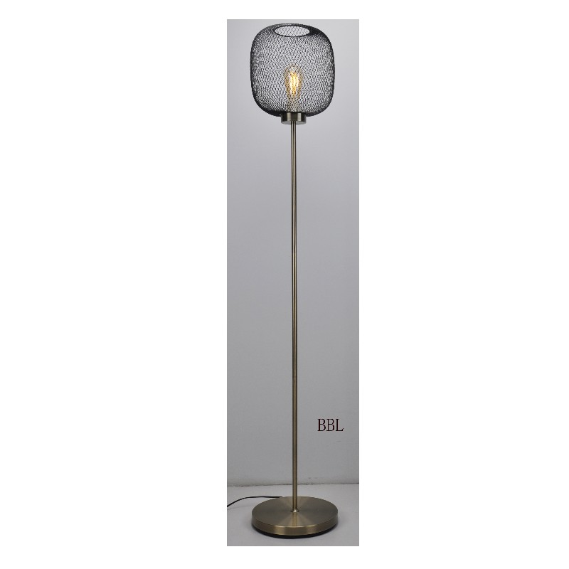 Modern golvlampa med nätskugga