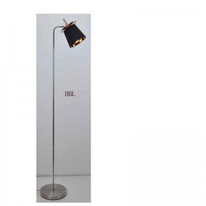 Modern golvlampa med tygskärm, svart skugga inuti guld