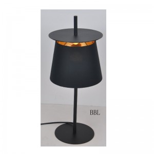 Bordslampa med tygskärm och PB dekorationsark