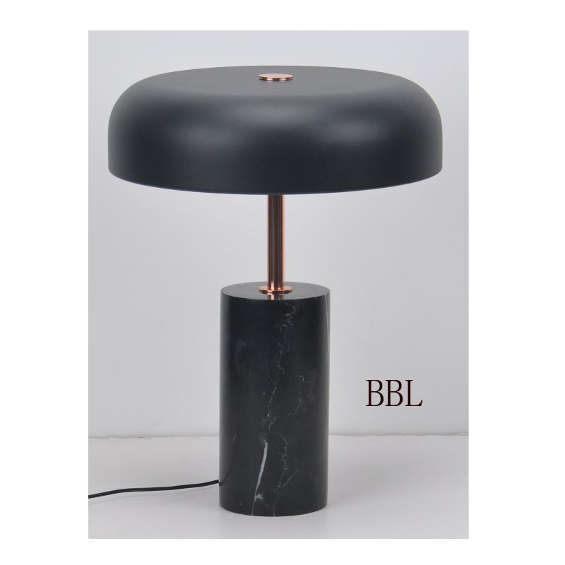 LED bordslampa med svart marmorbund och metallskärm