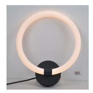 Lampa för lysdioder med akryl runt ring