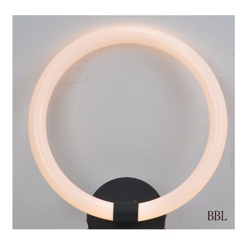 Lampa för lysdioder med akryl runt ring