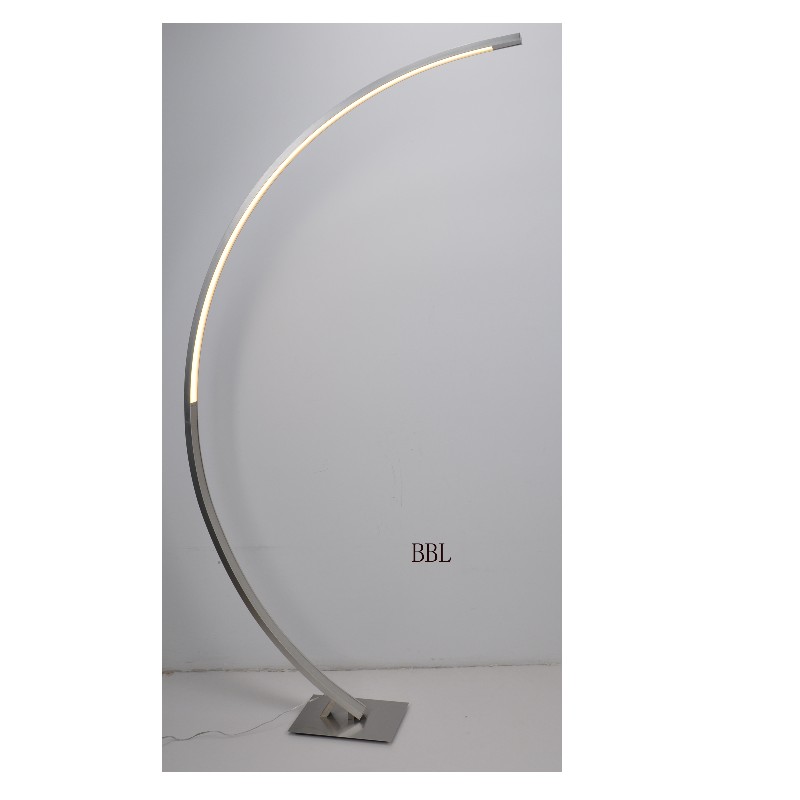 LED-golvlampa med beröringsdimmer på lampans topp