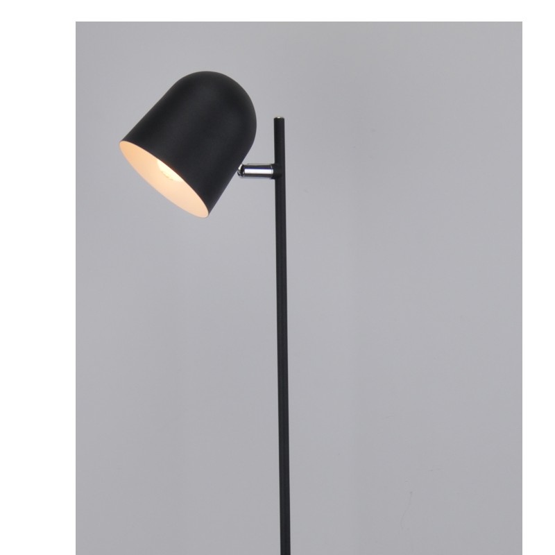 Golvlykta med justerbar lampskärm
