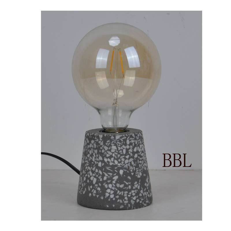 Bordslampa med naturlig mosaikbetong