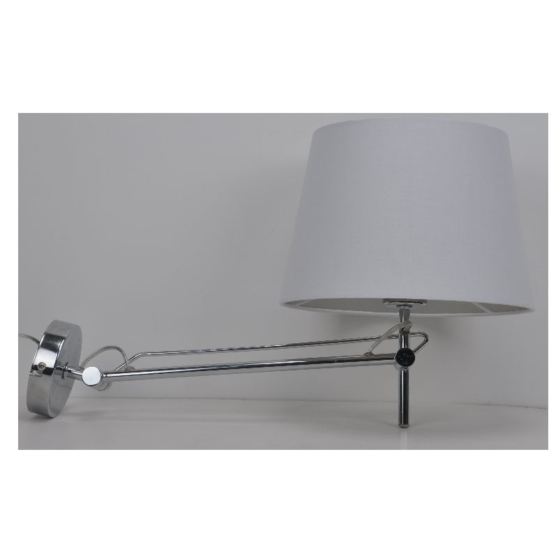 Vägglampa med tygskärm och justerbar funktion