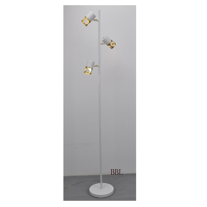 Modern golvlampa med vit + guldmetallnyans
